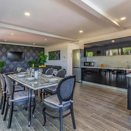 Lovely In With Kitchen Vakantiehuis Rovinj