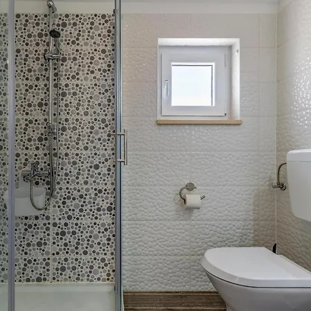 Luxurious In רוביני