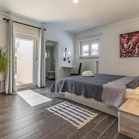 Lovely In With Kitchen Vakantiehuis *