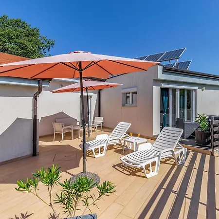 Vakantiehuis Lovely In With Kitchen Rovinj