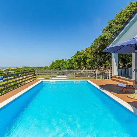 Lovely In With Kitchen Rovinj